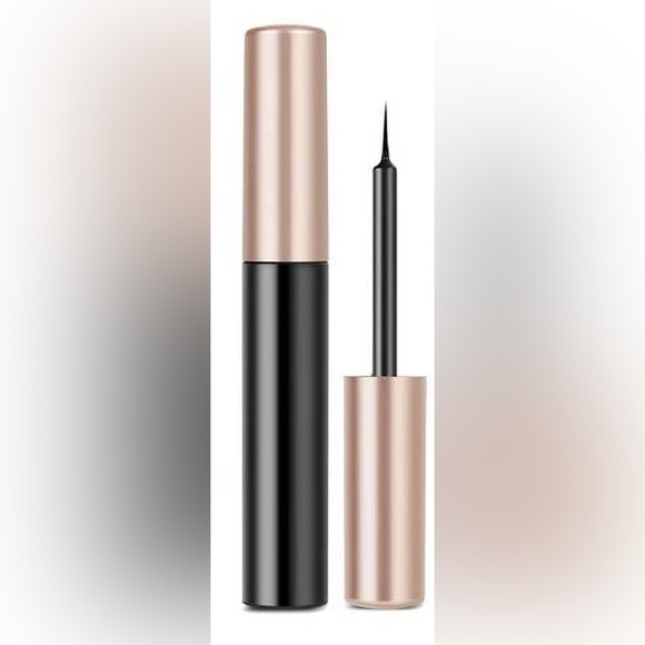 Magnetic Eyelashes w/ Eyeliner Set | 10 Pairs + 2 Liners | Reusable Lashes - Picture 4 of 5